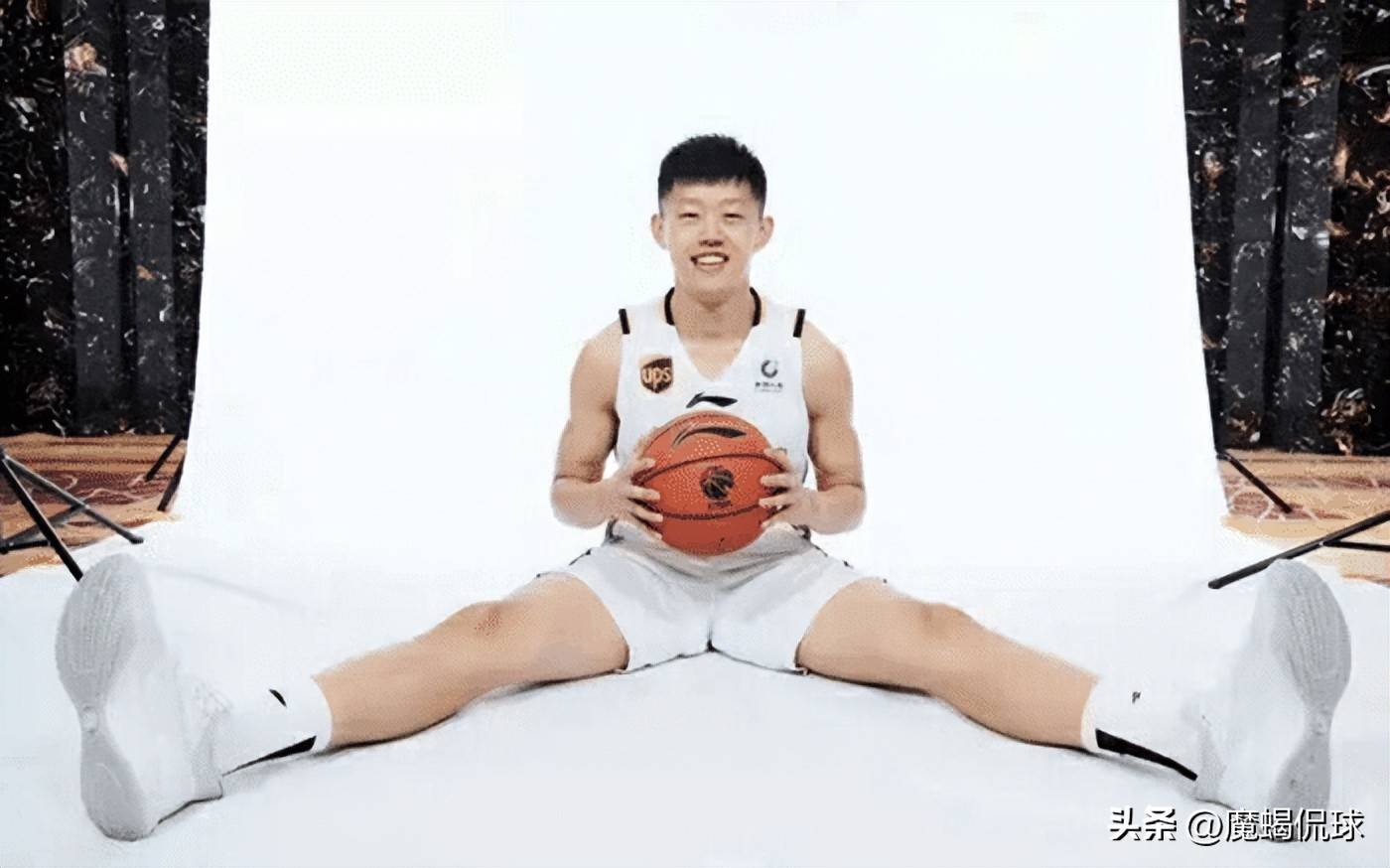 开云体育中国官方网站-中超赛程吃紧，山东男篮清晨再遭质疑，质疑声仍在，更衣室氛围转暖